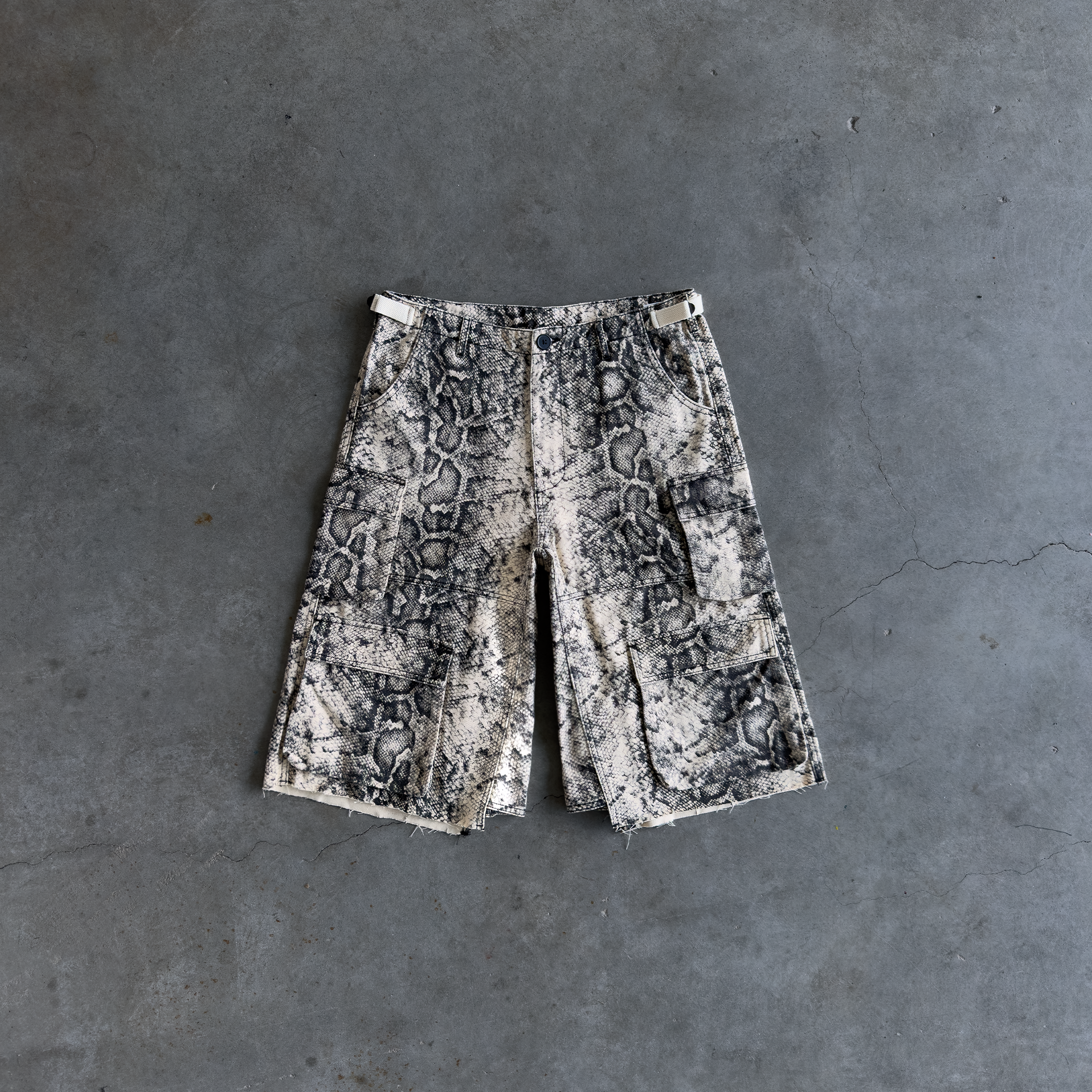 White Snake Baggy Cargo Shorts – Bravest Studios