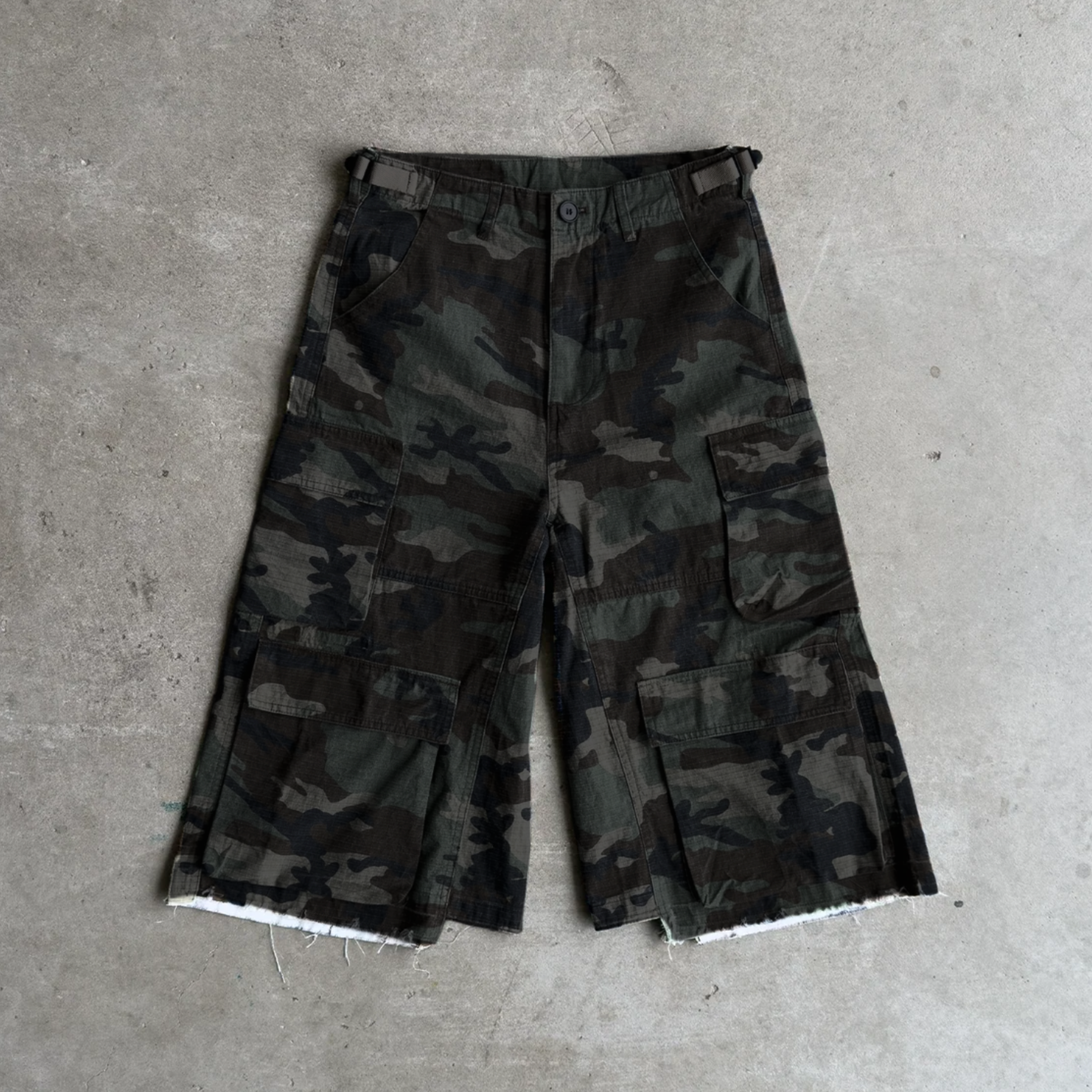 Dark Camo Baggy Cargo Shorts – Bravest Studios