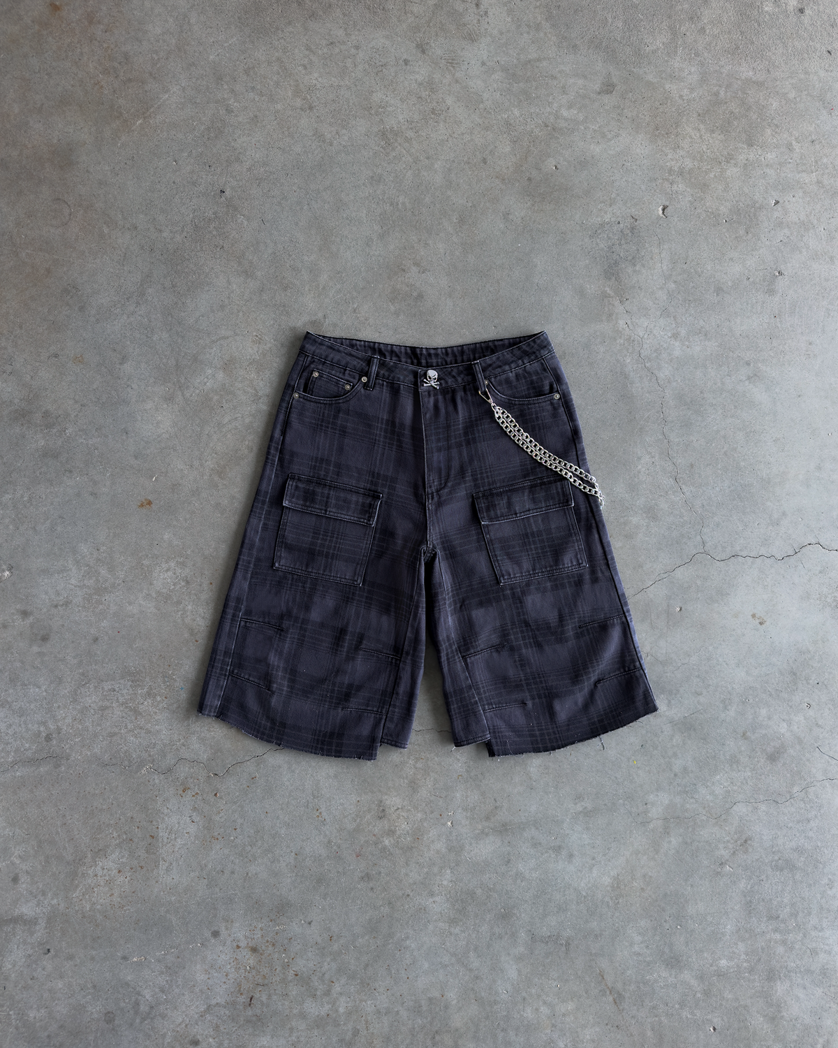 Black Plaid Baggy Cargo Shorts w/ Chain